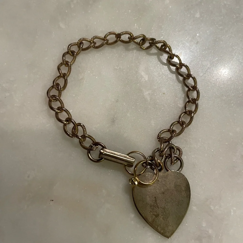 Vintage Gold Tone Heart and Ring Pendant Bracelet - Picture 4 of 5